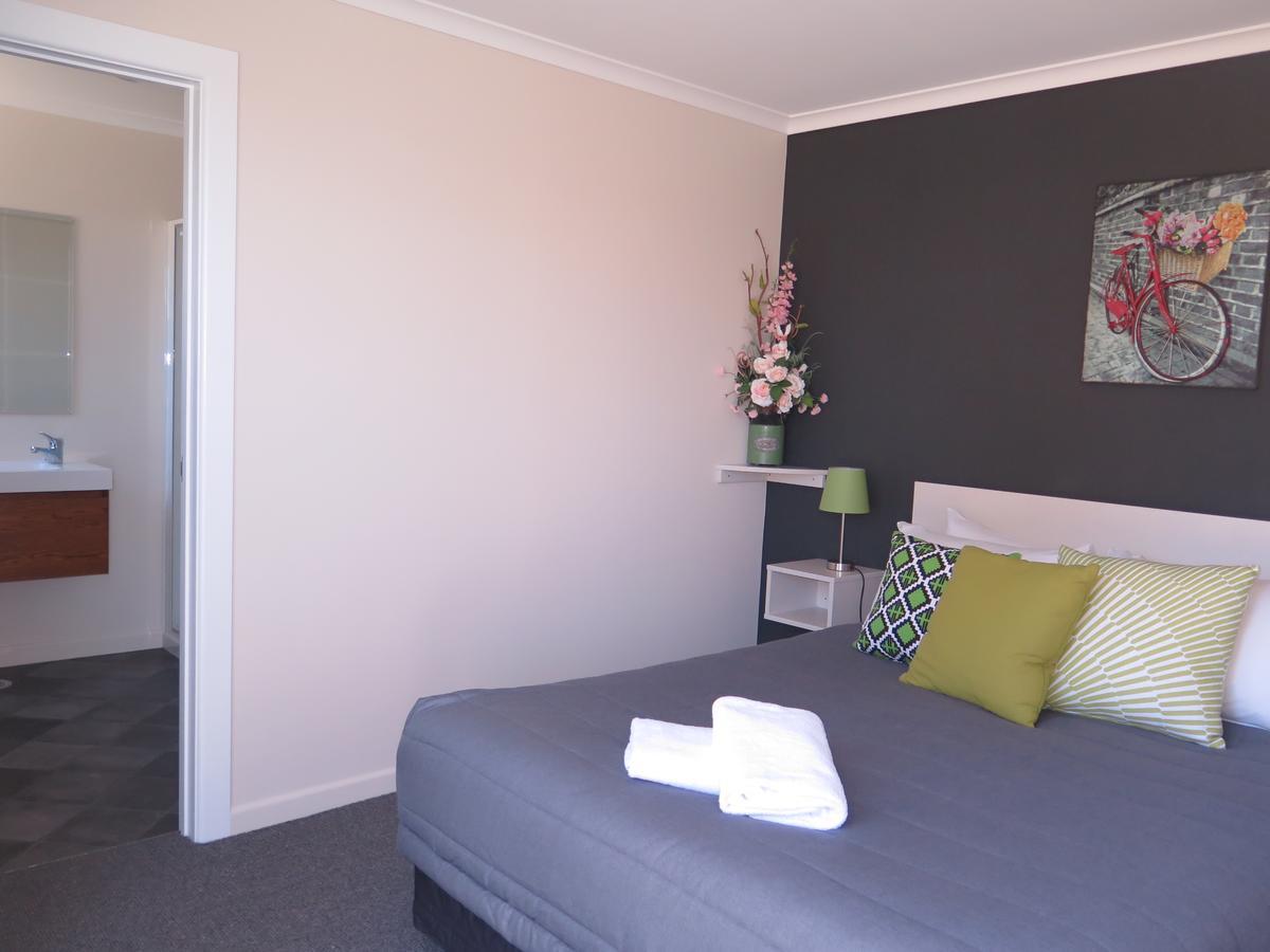 Wheels And Reels Accommodation Mossburn Bagian luar foto