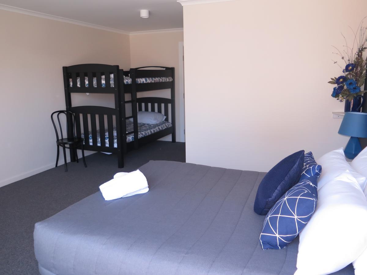 Wheels And Reels Accommodation Mossburn Bagian luar foto