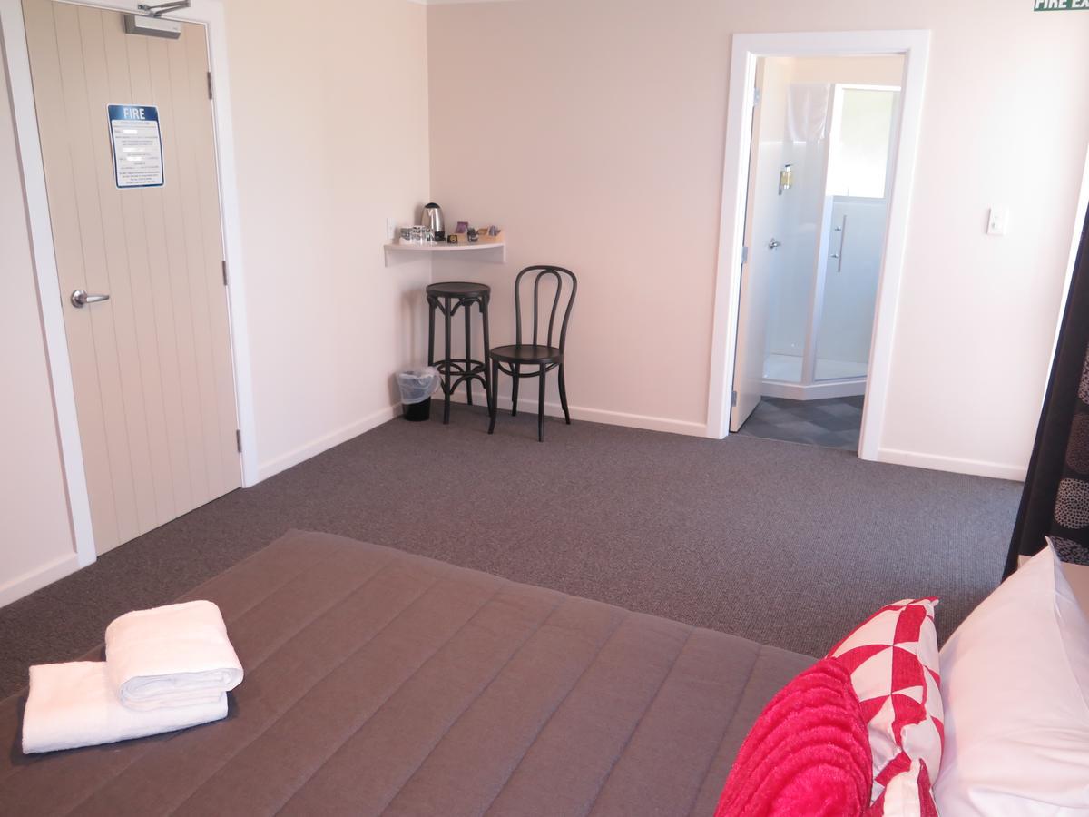 Wheels And Reels Accommodation Mossburn Bagian luar foto