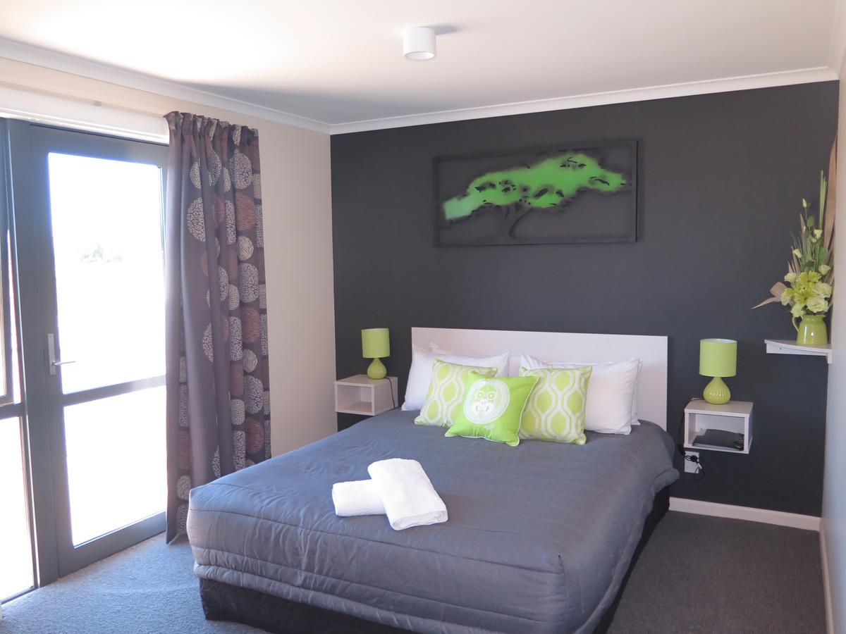 Wheels And Reels Accommodation Mossburn Bagian luar foto