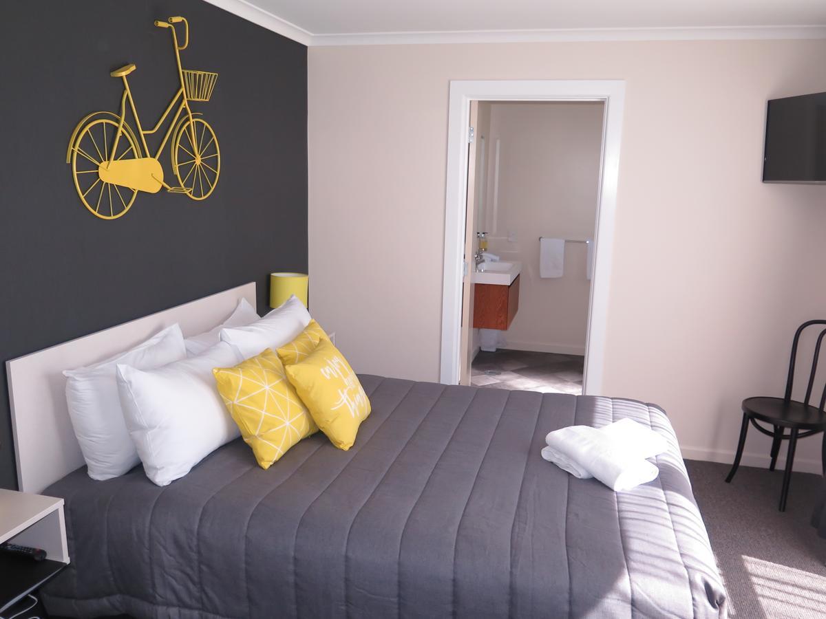 Wheels And Reels Accommodation Mossburn Bagian luar foto