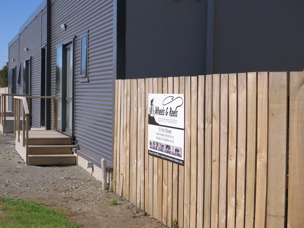 Wheels And Reels Accommodation Mossburn Bagian luar foto